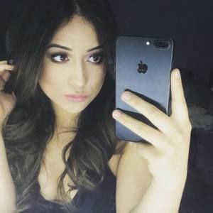 Meet your Posher, Monica